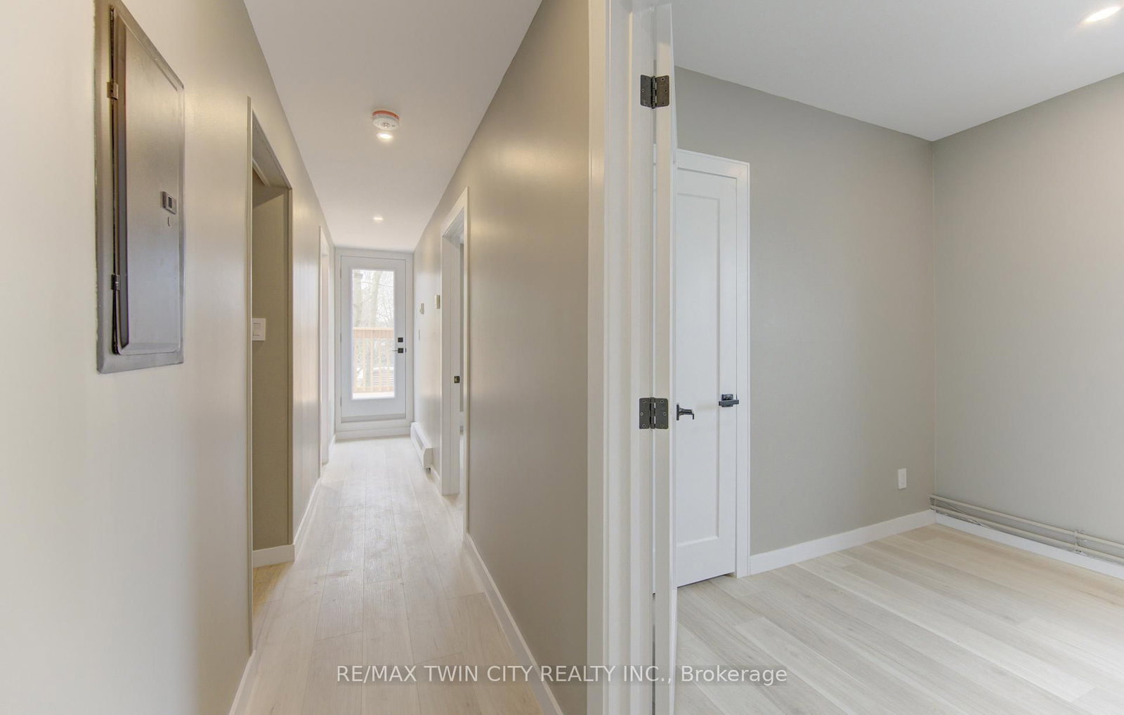 67 Louisa Street W - Photo 8