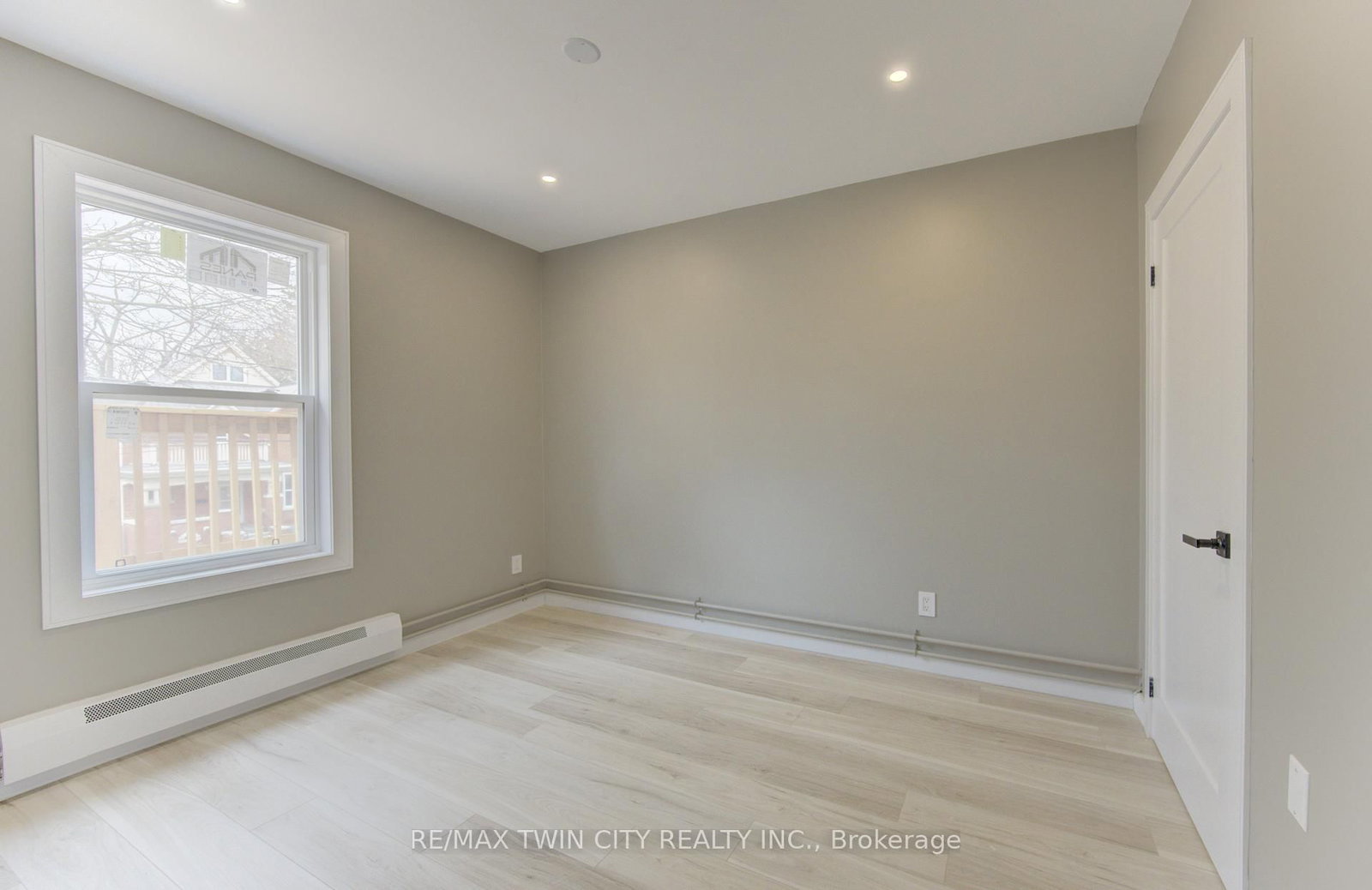 67 Louisa Street W - Photo 9