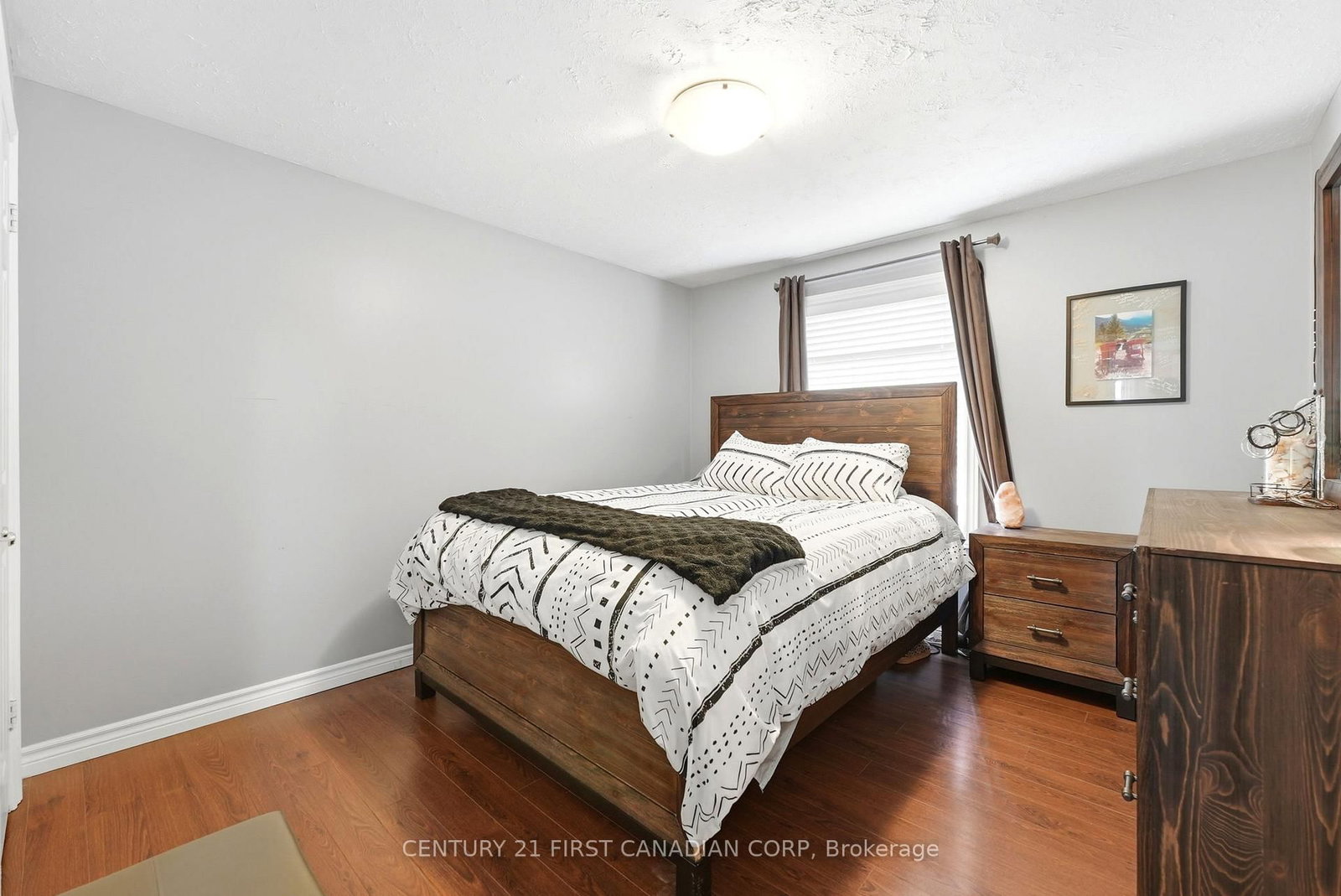 Detached House for sale at 25 Glanworth Avenue, St. Thomas, Ontario, N5R 1E5 - St. Thomas - MLS: X12998610