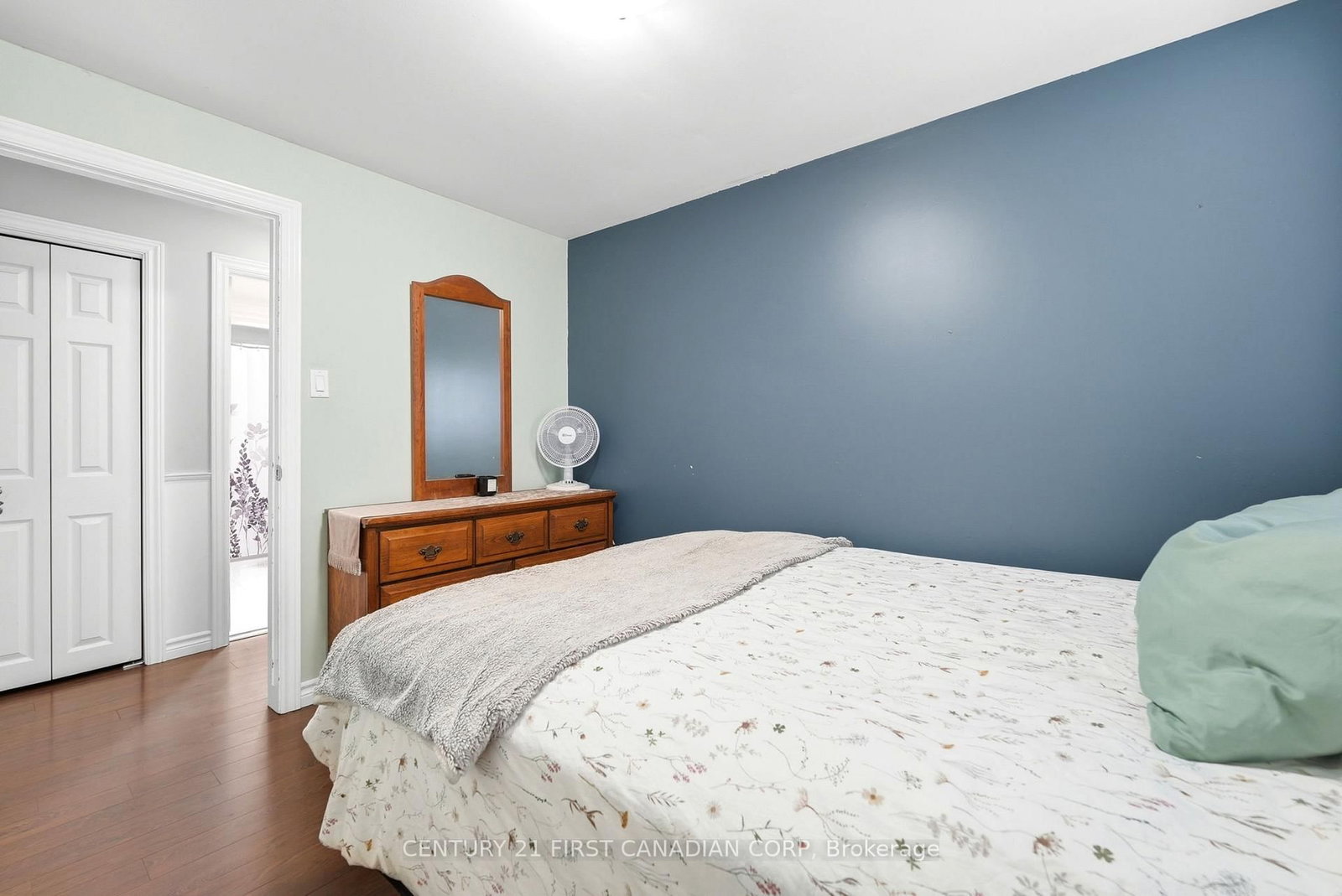 Detached House for sale at 25 Glanworth Avenue, St. Thomas, Ontario, N5R 1E5 - St. Thomas - MLS: X12998610