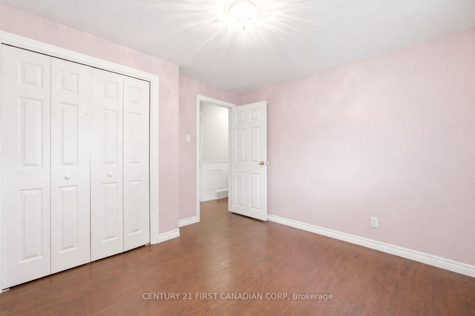 Detached House for sale at 25 Glanworth Avenue, St. Thomas, Ontario, N5R 1E5 - St. Thomas - MLS: X12998610