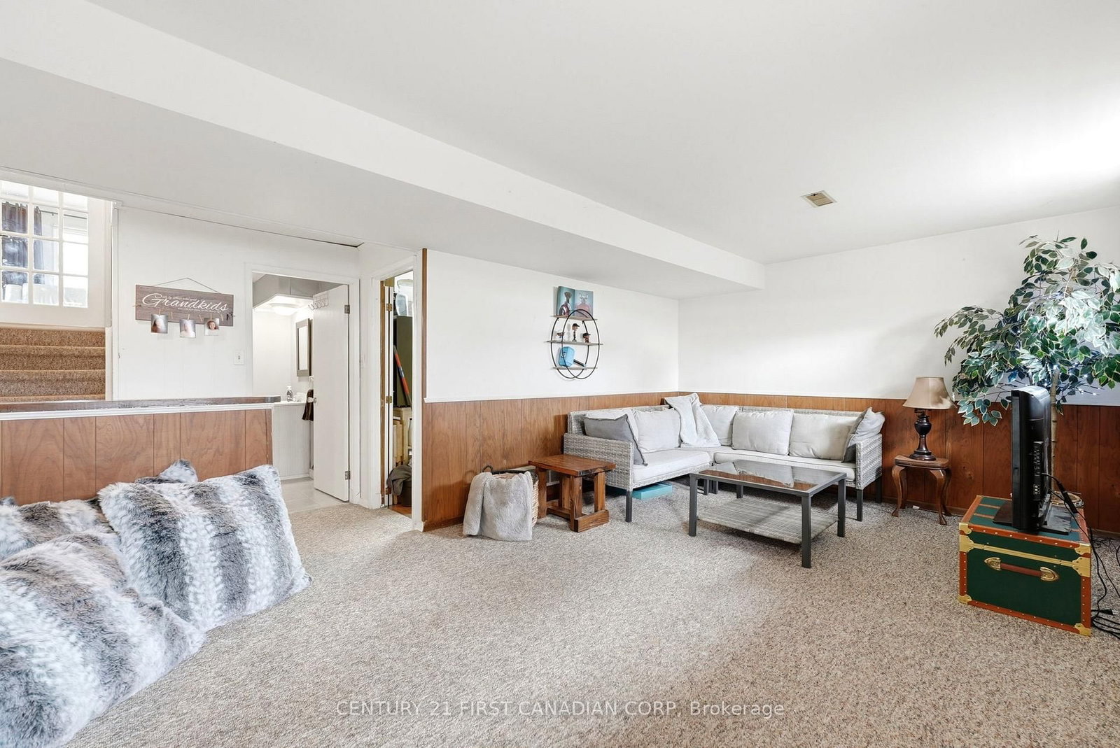 Detached House for sale at 25 Glanworth Avenue, St. Thomas, Ontario, N5R 1E5 - St. Thomas - MLS: X12998610