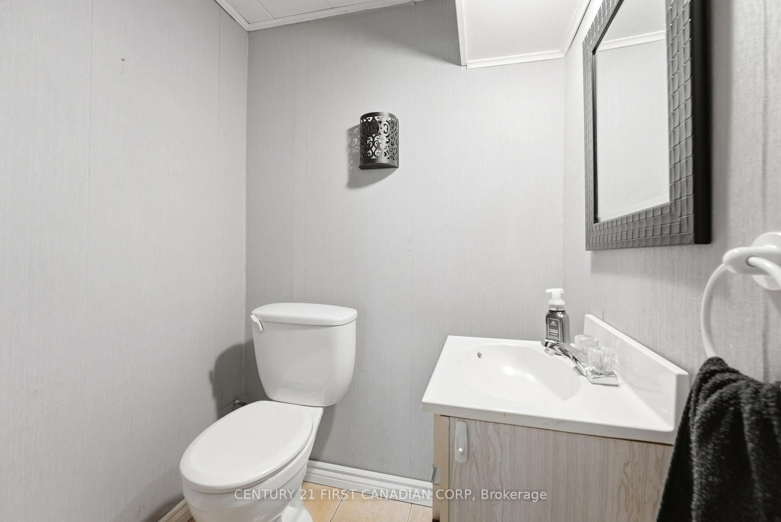 Detached House for sale at 25 Glanworth Avenue, St. Thomas, Ontario, N5R 1E5 - St. Thomas - MLS: X12998610