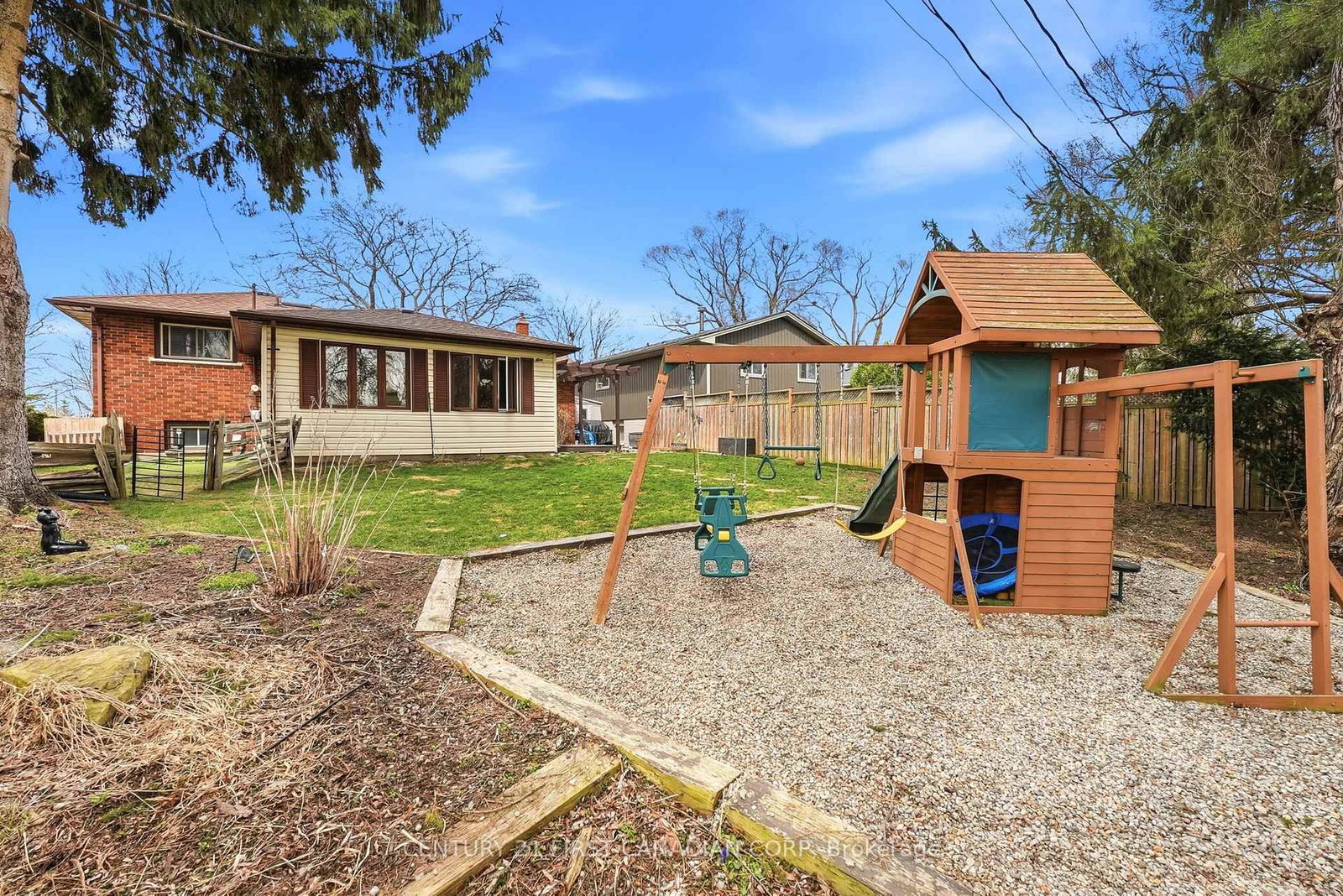 Detached House for sale at 25 Glanworth Avenue, St. Thomas, Ontario, N5R 1E5 - St. Thomas - MLS: X12998610