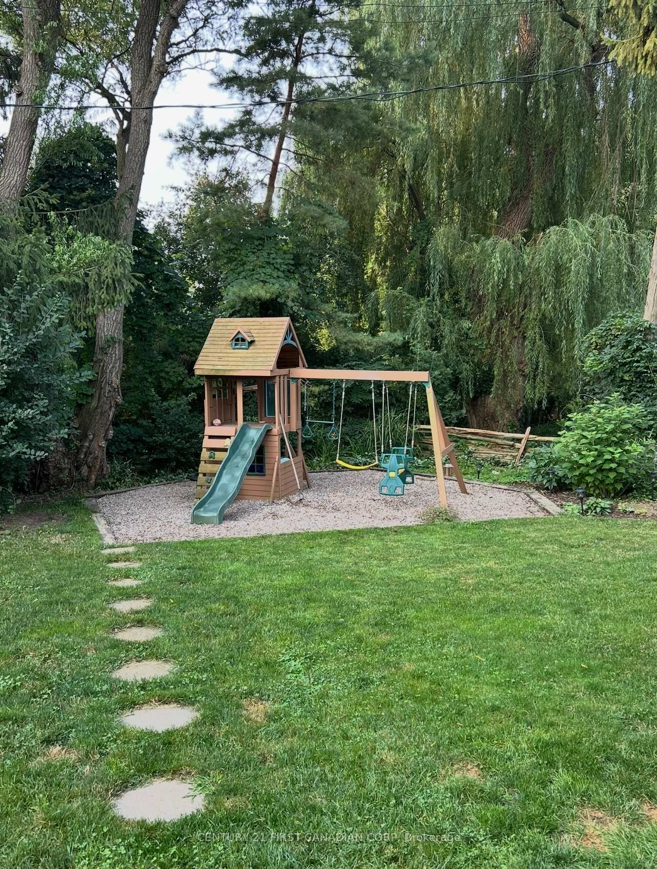 Detached House for sale at 25 Glanworth Avenue, St. Thomas, Ontario, N5R 1E5 - St. Thomas - MLS: X12998610