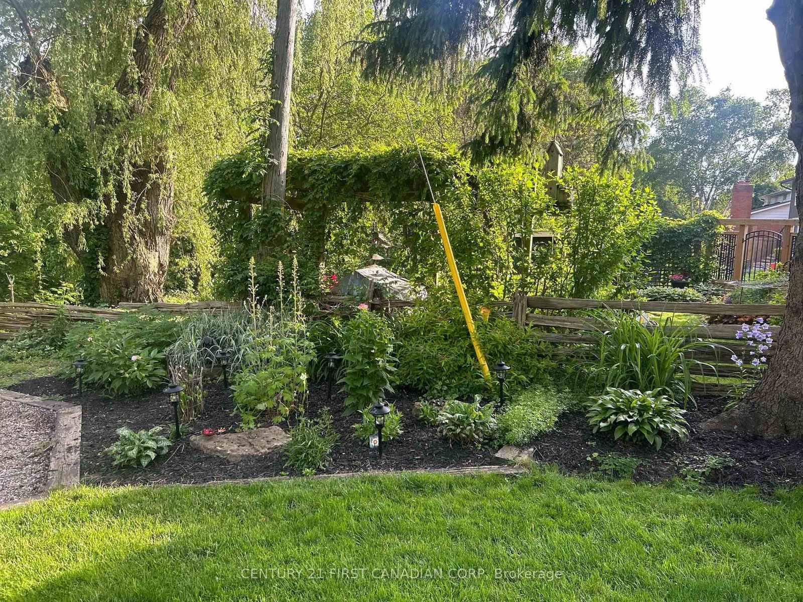 Detached House for sale at 25 Glanworth Avenue, St. Thomas, Ontario, N5R 1E5 - St. Thomas - MLS: X12998610