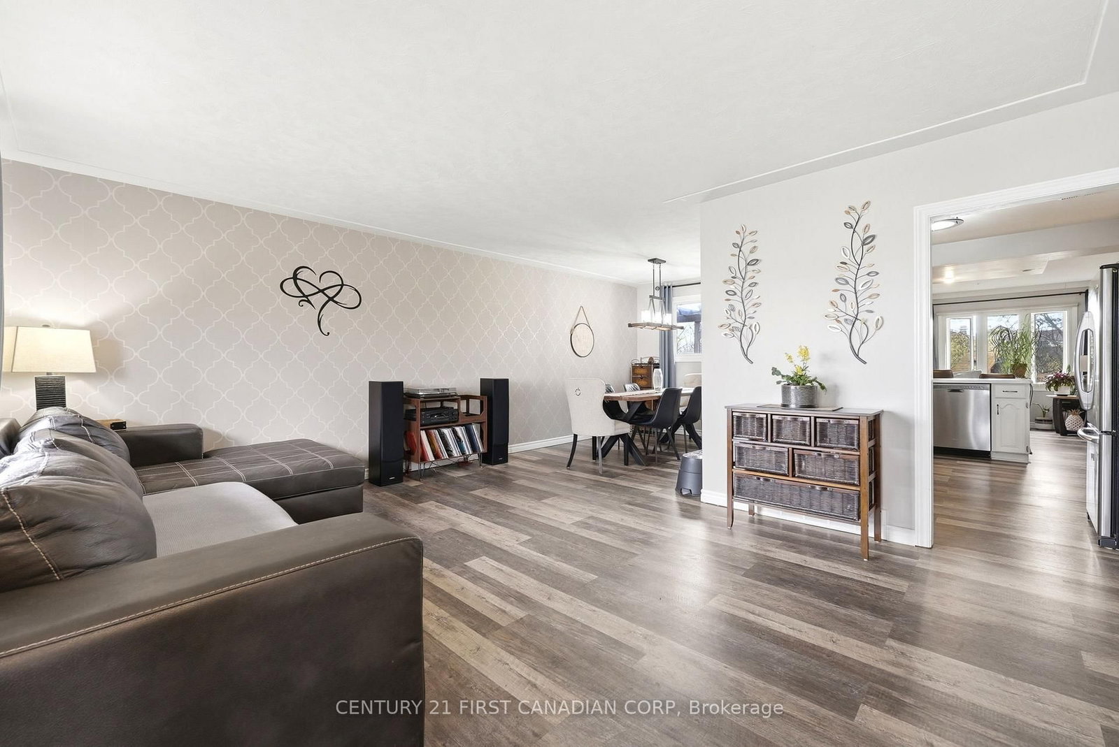 Detached House for sale at 25 Glanworth Avenue, St. Thomas, Ontario, N5R 1E5 - St. Thomas - MLS: X12998610