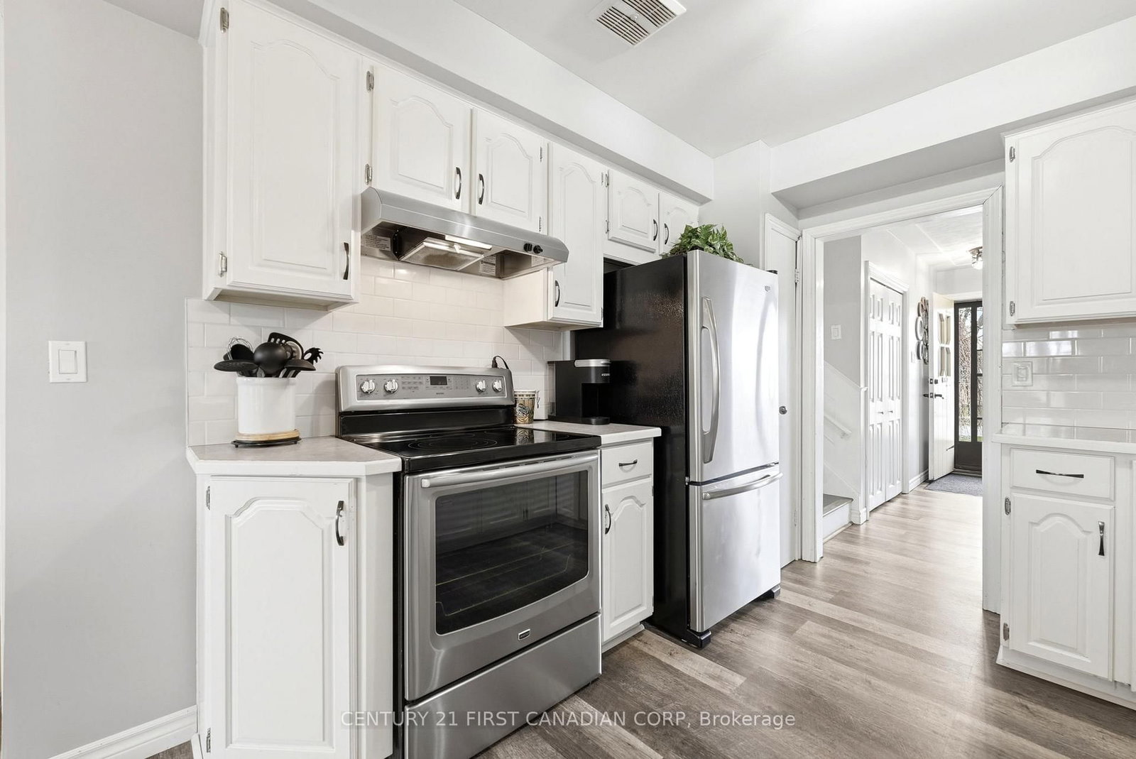 Detached House for sale at 25 Glanworth Avenue, St. Thomas, Ontario, N5R 1E5 - St. Thomas - MLS: X12998610