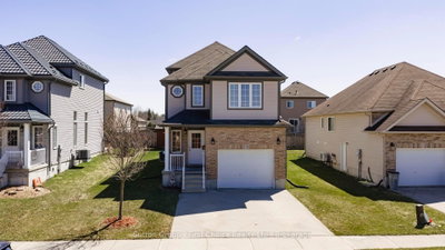 670 Reid Crescent — photo 2