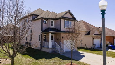 670 Reid Crescent — photo 3