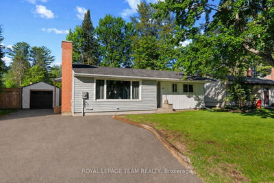 25 FRONTENAC Crescent — photo 2