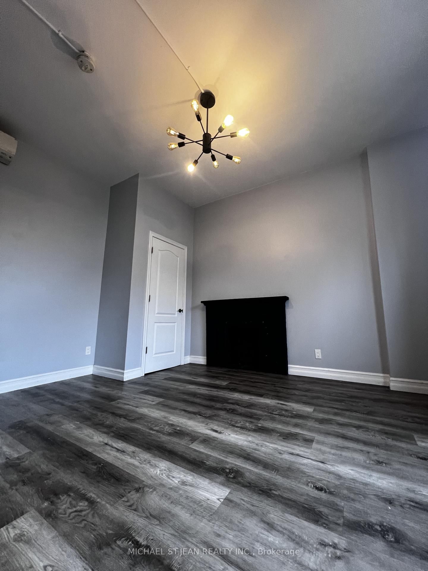 295 James Street N, Unit 1 - Photo 3