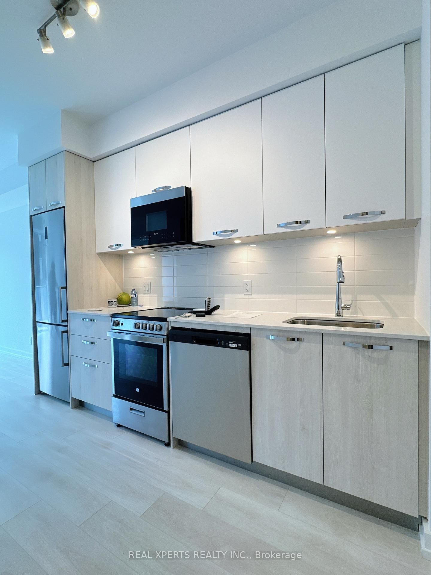 75 James Street S, Unit 525 - Photo 11