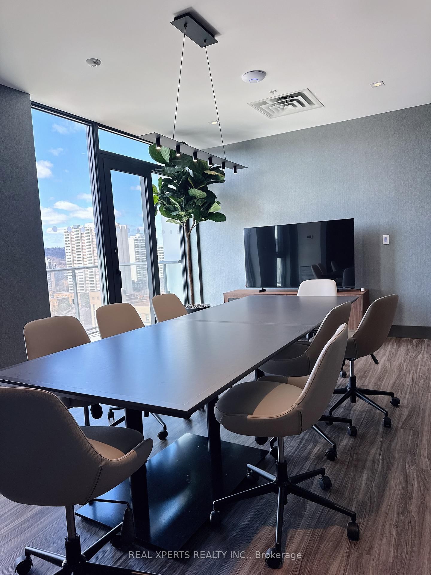 75 James Street S, Unit 525 - Photo 33