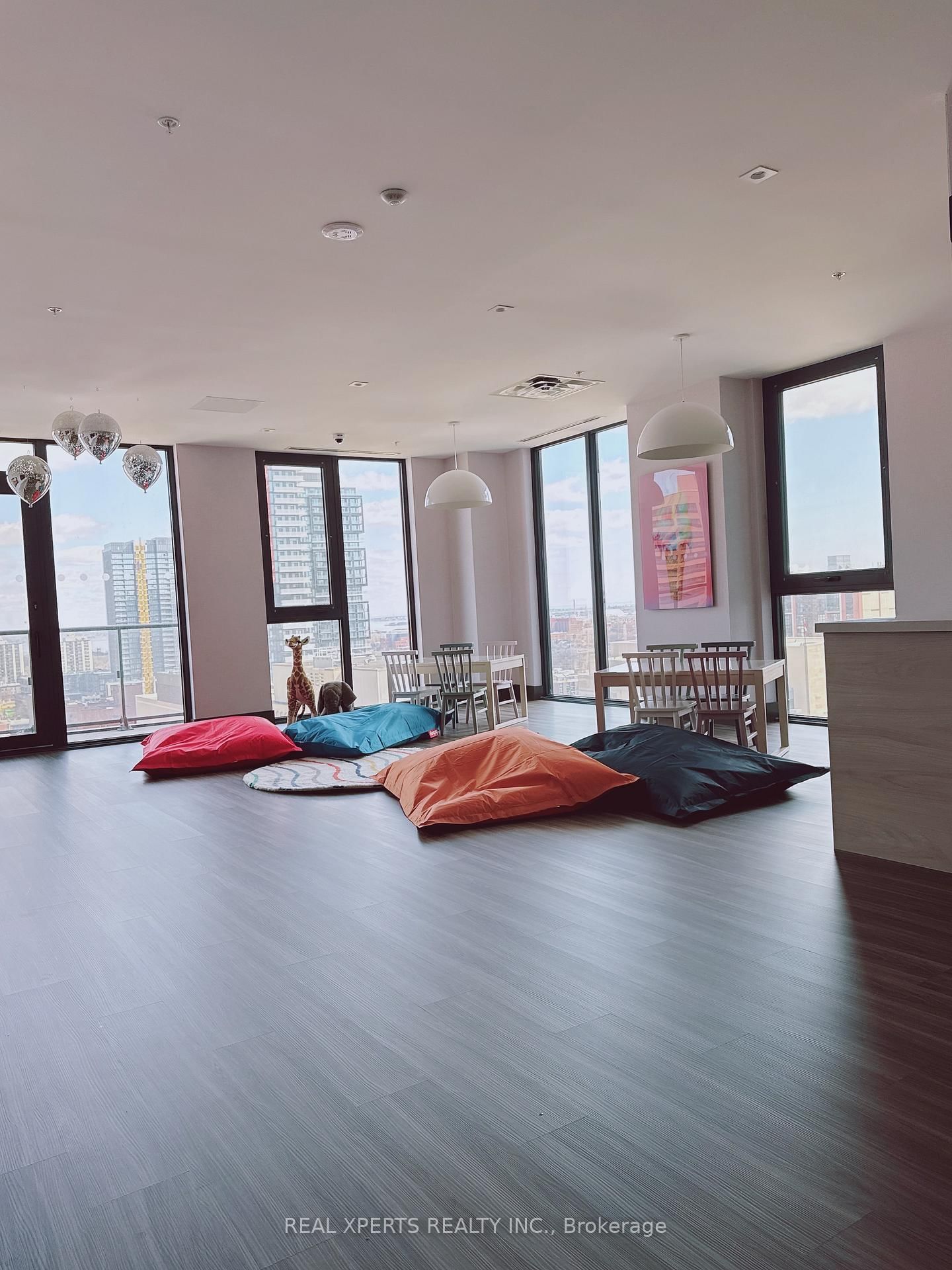 75 James Street S, Unit 525 - Photo 35