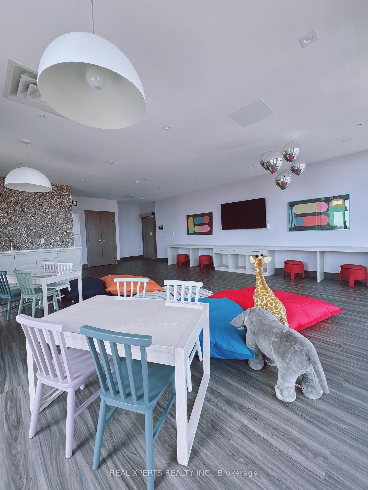 75 James Street S, Unit 525 - Photo 36