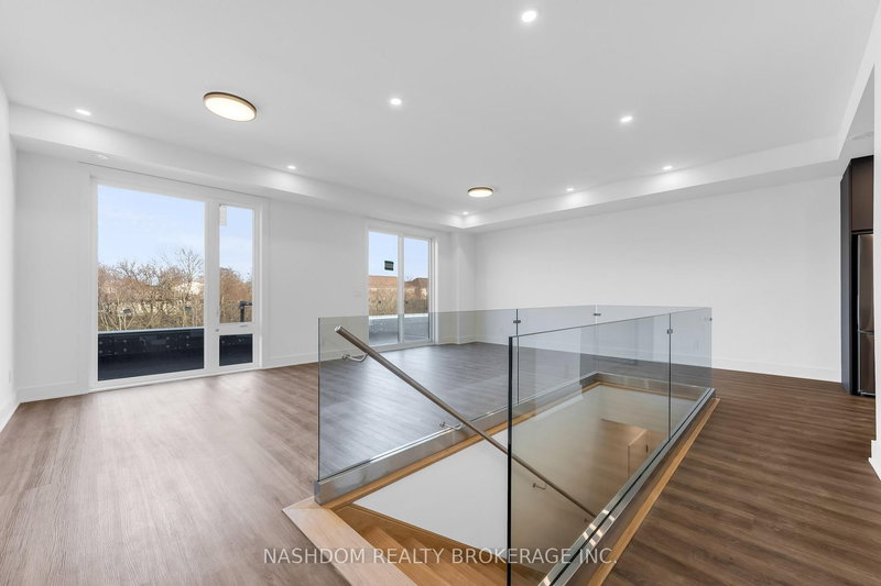 home for lease on 166 Everett Common