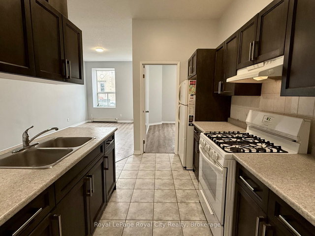 1 - 116 Wyndham Street N