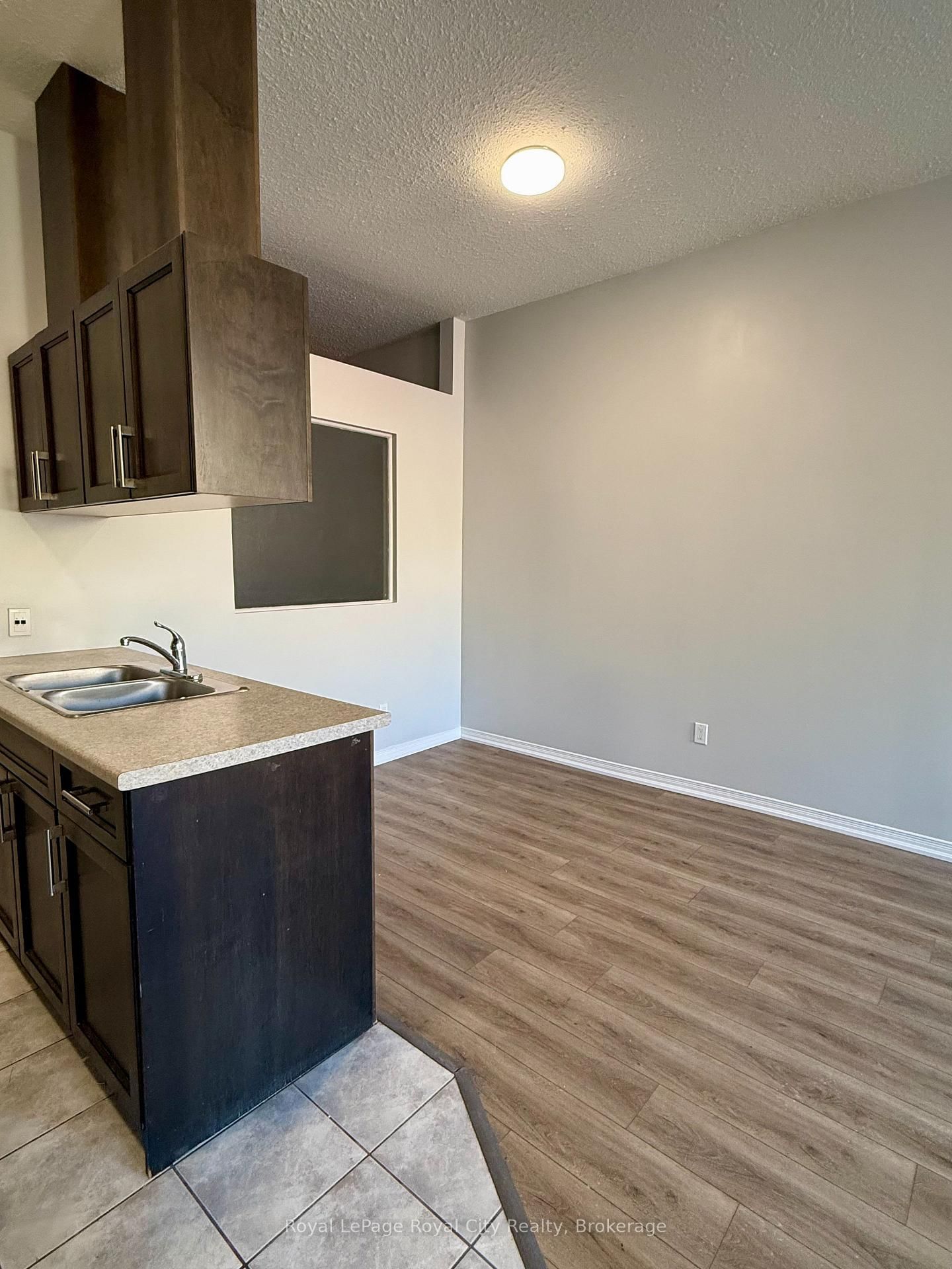 116 Wyndham Street N, Unit 1 - Photo 3