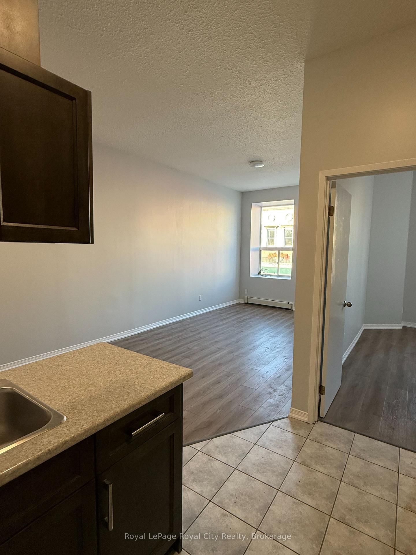 116 Wyndham Street N, Unit 1 - Photo 4