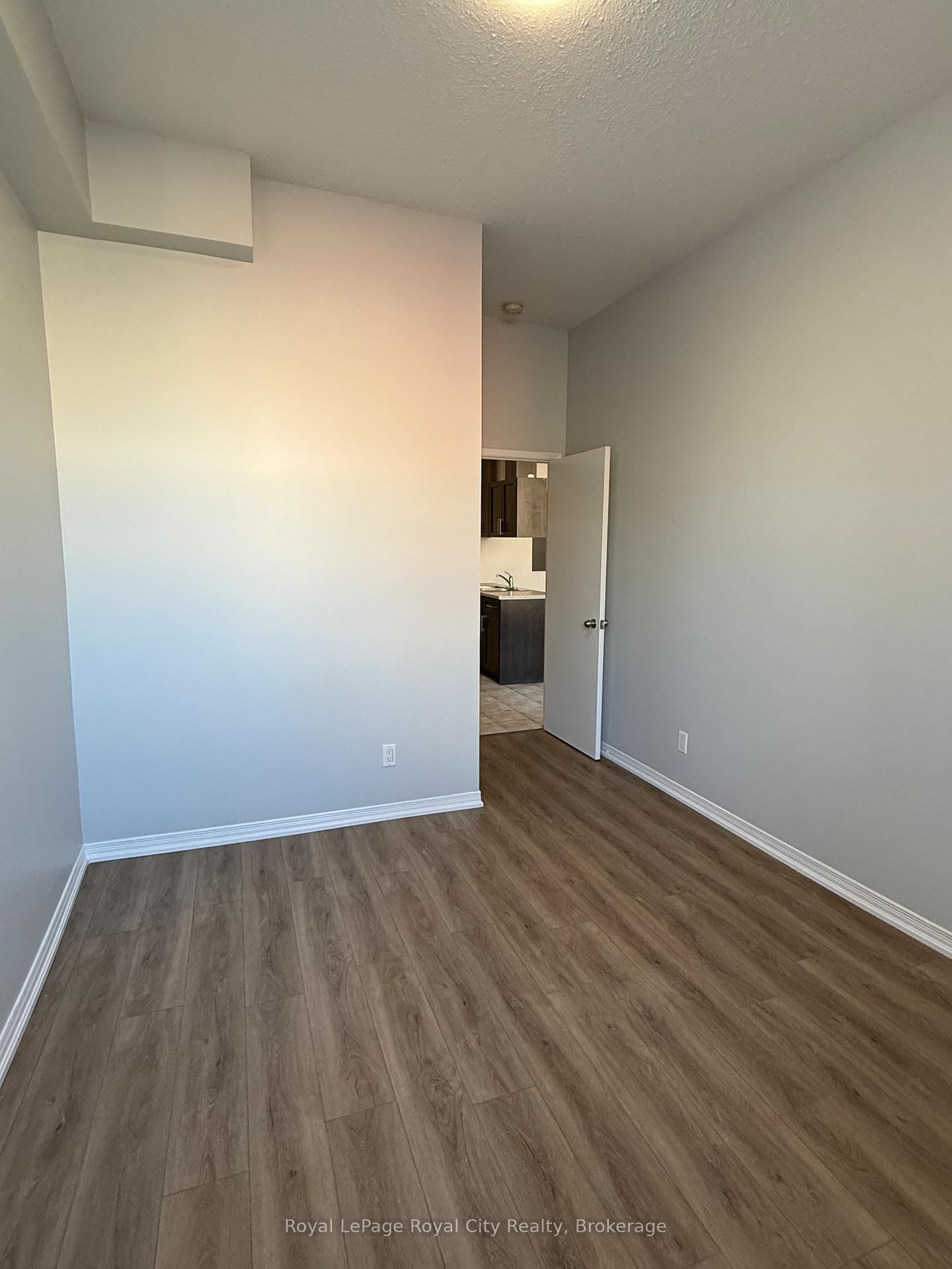 116 Wyndham Street N, Unit 1 - Photo 7