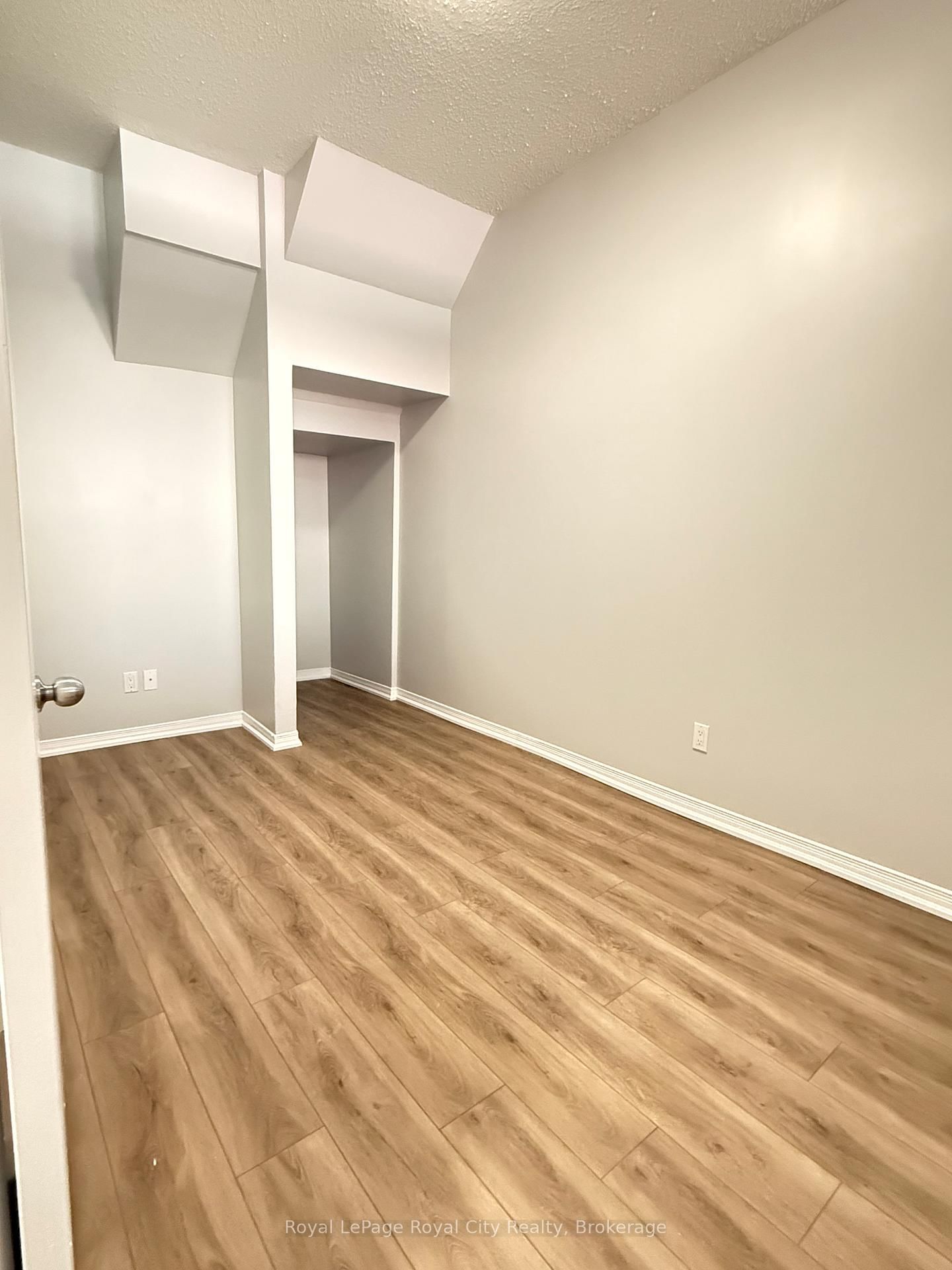 116 Wyndham Street N, Unit 1 - Photo 8