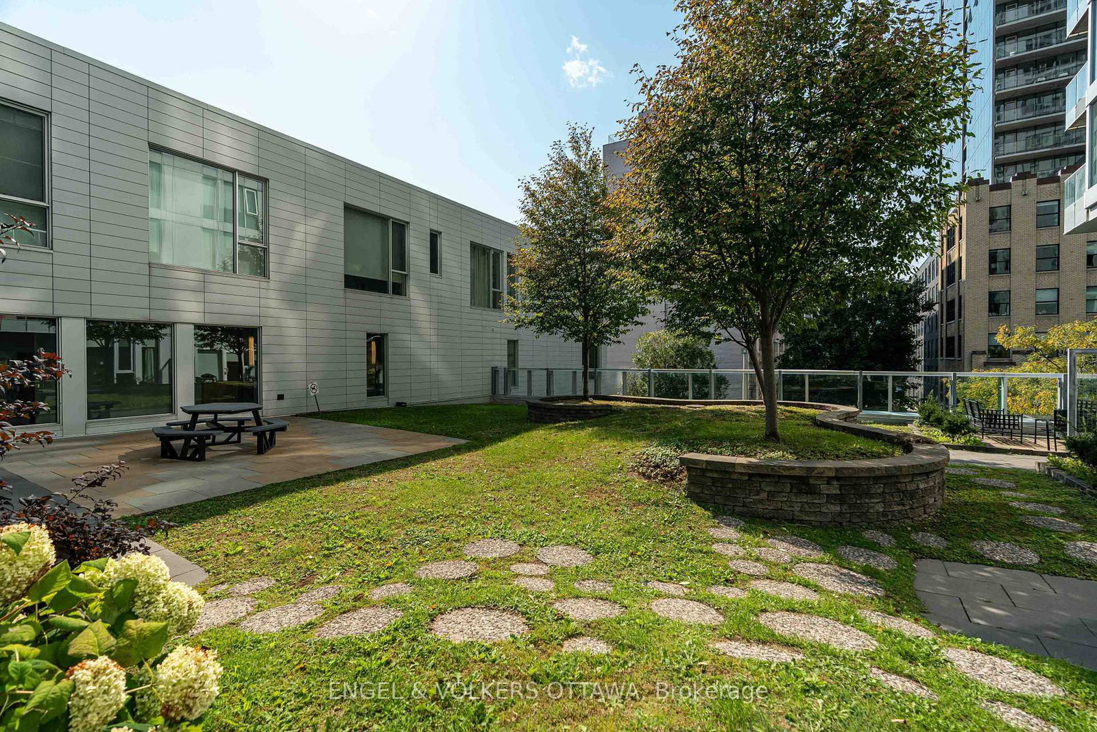 197 Lisgar Street, Unit 202 - Photo 31