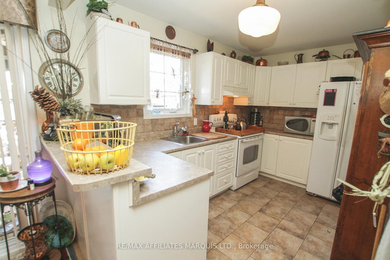 234 Hemlock Cres, Cornwall, K6H 7M2 | Image 2