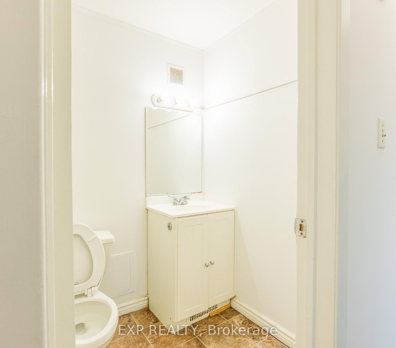 121 University Avenue E, Unit 102 - Photo 11