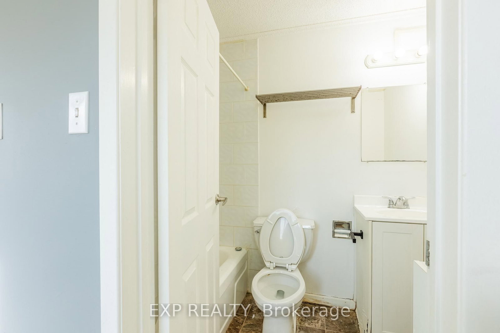 121 University Avenue E, Unit 102 - Photo 19