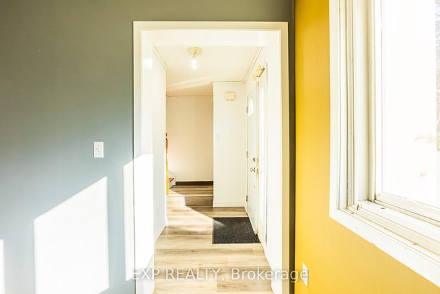 102 - 121 University Avenue E