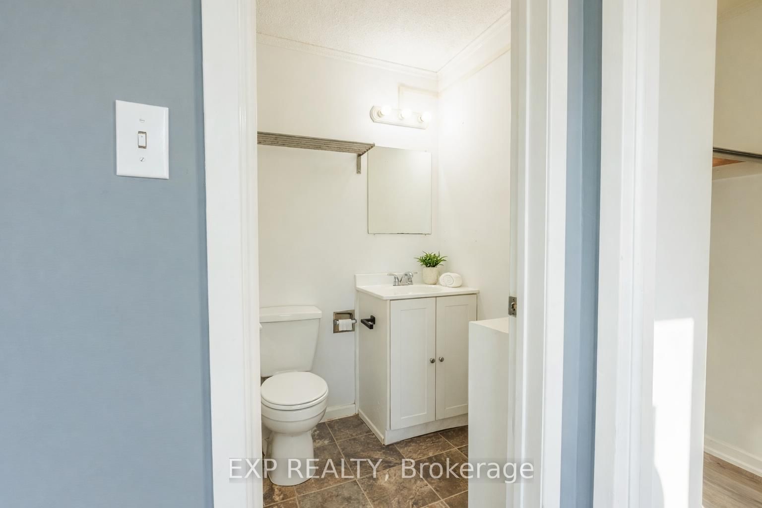 121 University Avenue E, Unit 102 - Photo 31