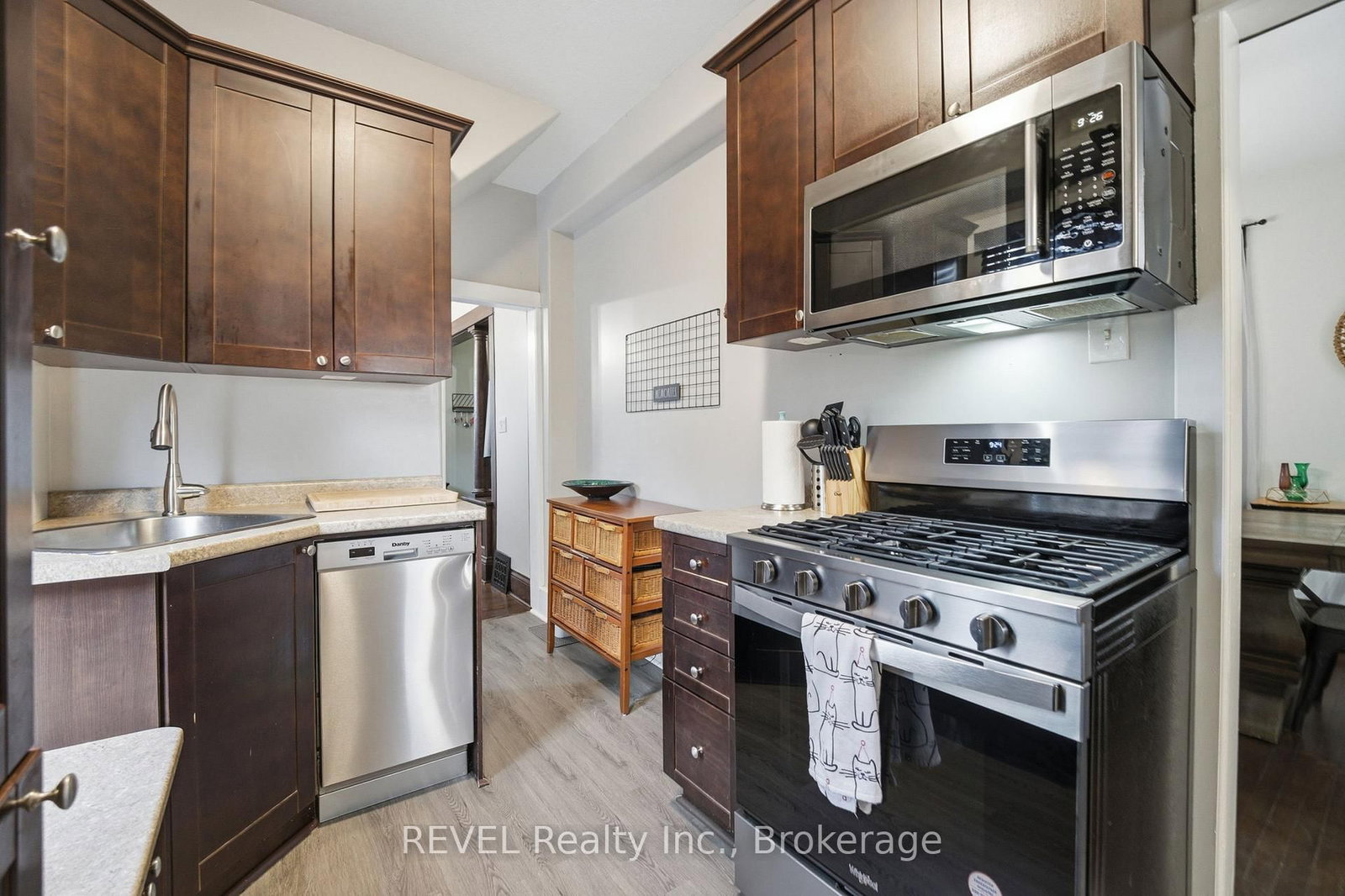 Detached House for sale at 348 Hellems Avenue, Welland, Ontario, L3B 3C1 - Welland Downtown - MLS: X12999588