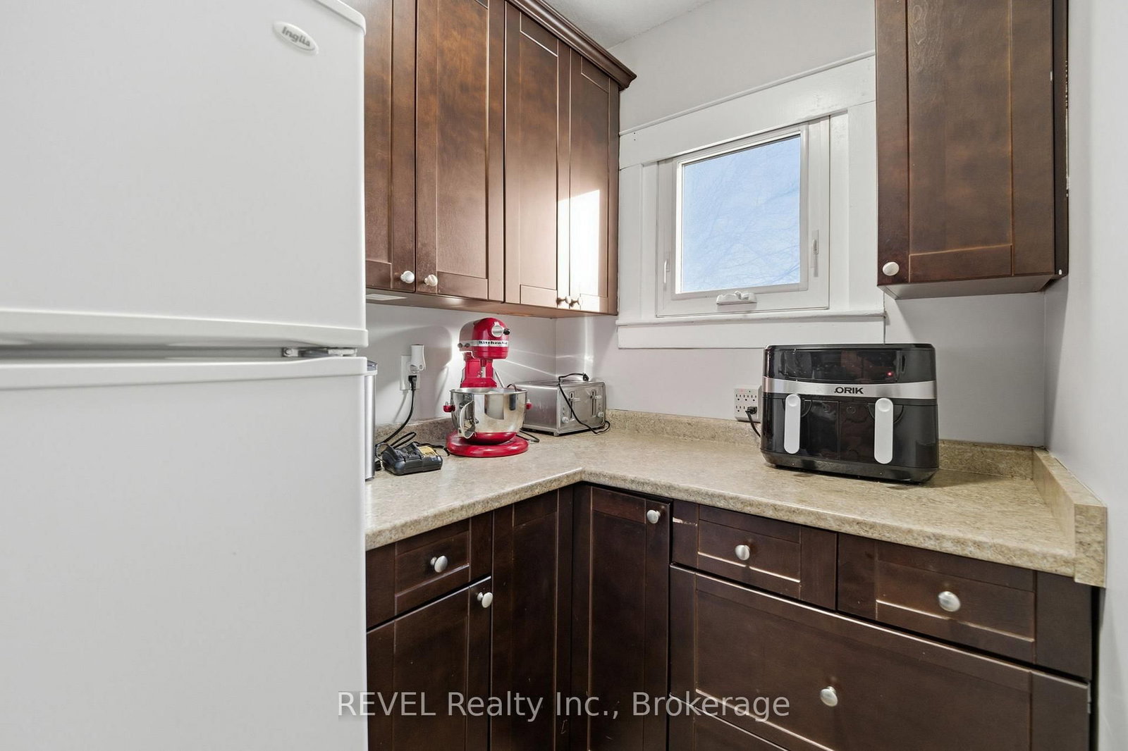 Detached House for sale at 348 Hellems Avenue, Welland, Ontario, L3B 3C1 - Welland Downtown - MLS: X12999588