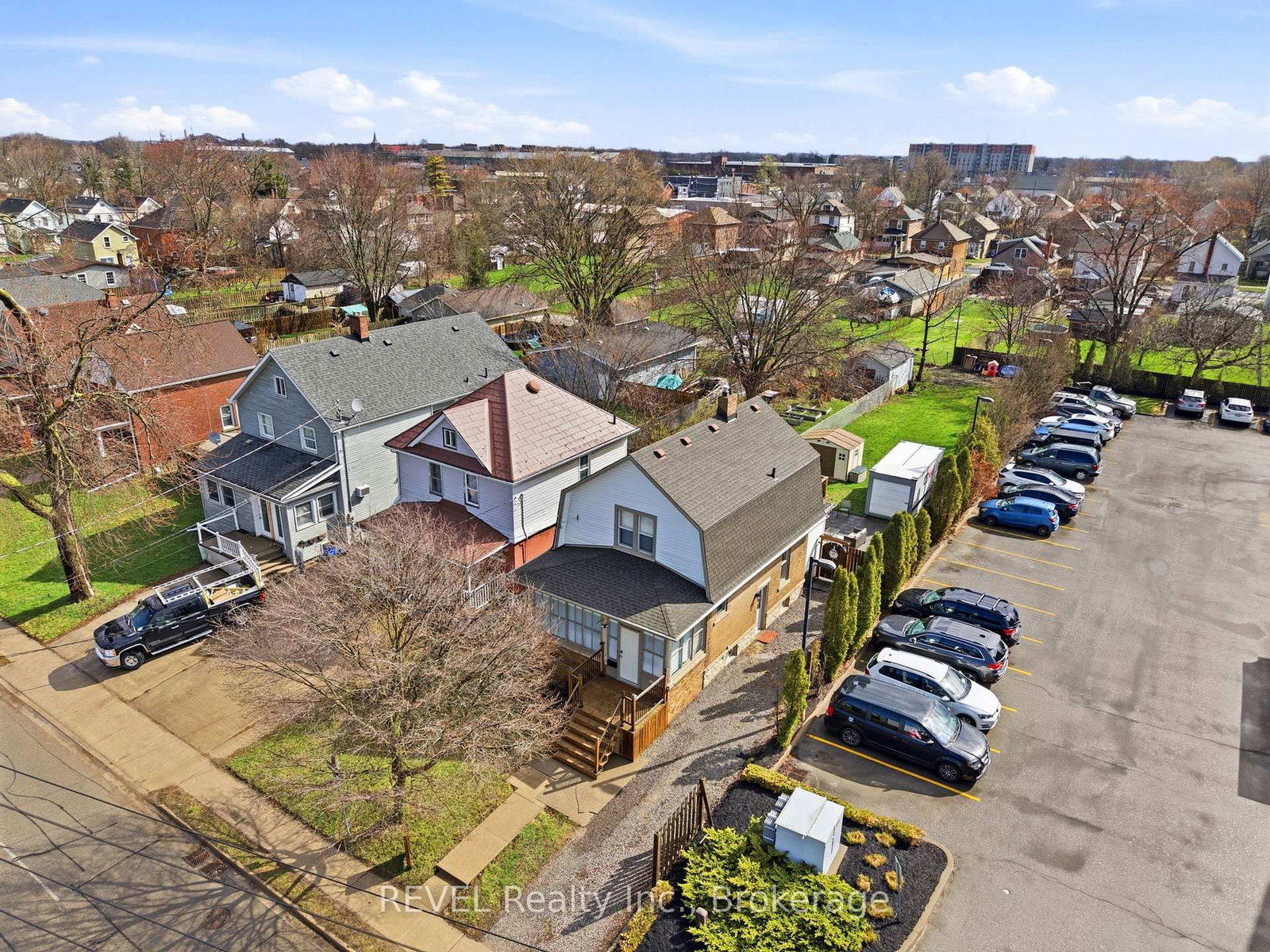 Detached House for sale at 348 Hellems Avenue, Welland, Ontario, L3B 3C1 - Welland Downtown - MLS: X12999588