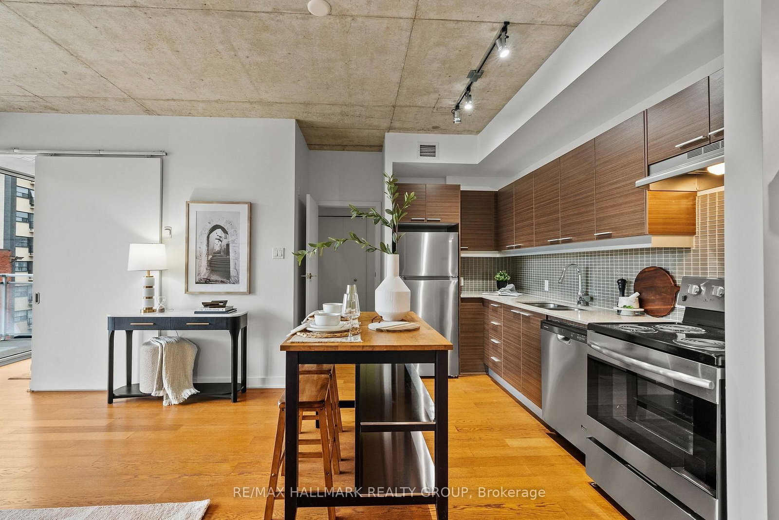 354 Gladstone Avenue, Unit 332 - Photo 13