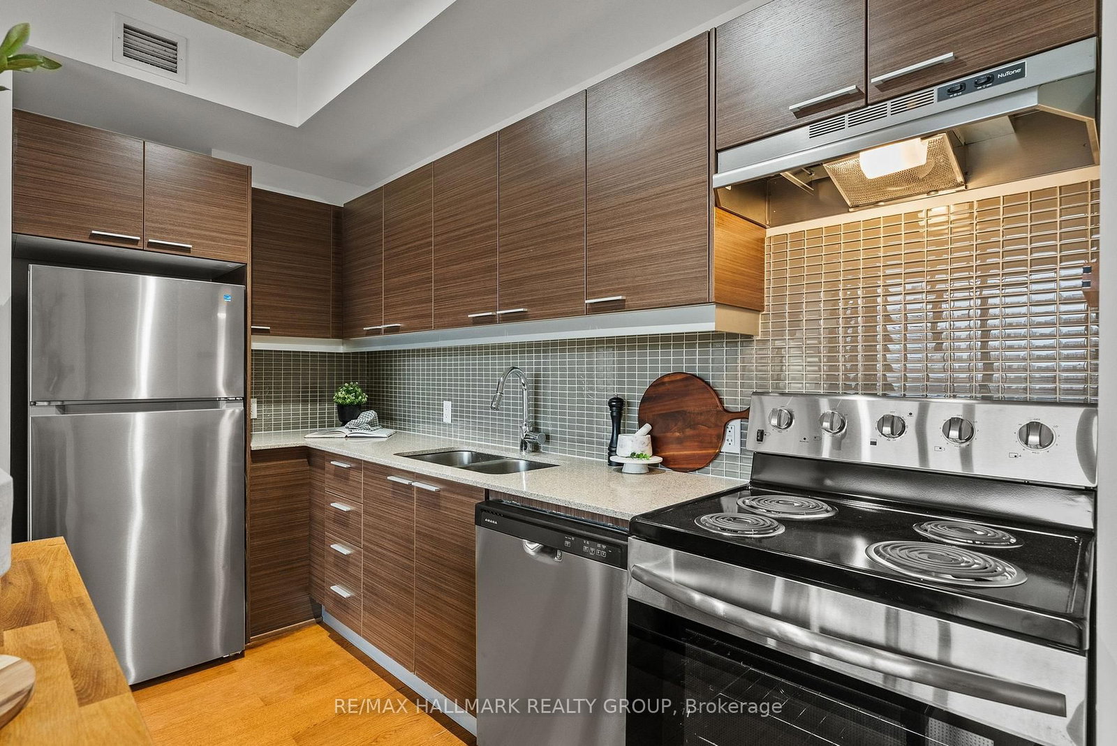 354 Gladstone Avenue, Unit 332 - Photo 4