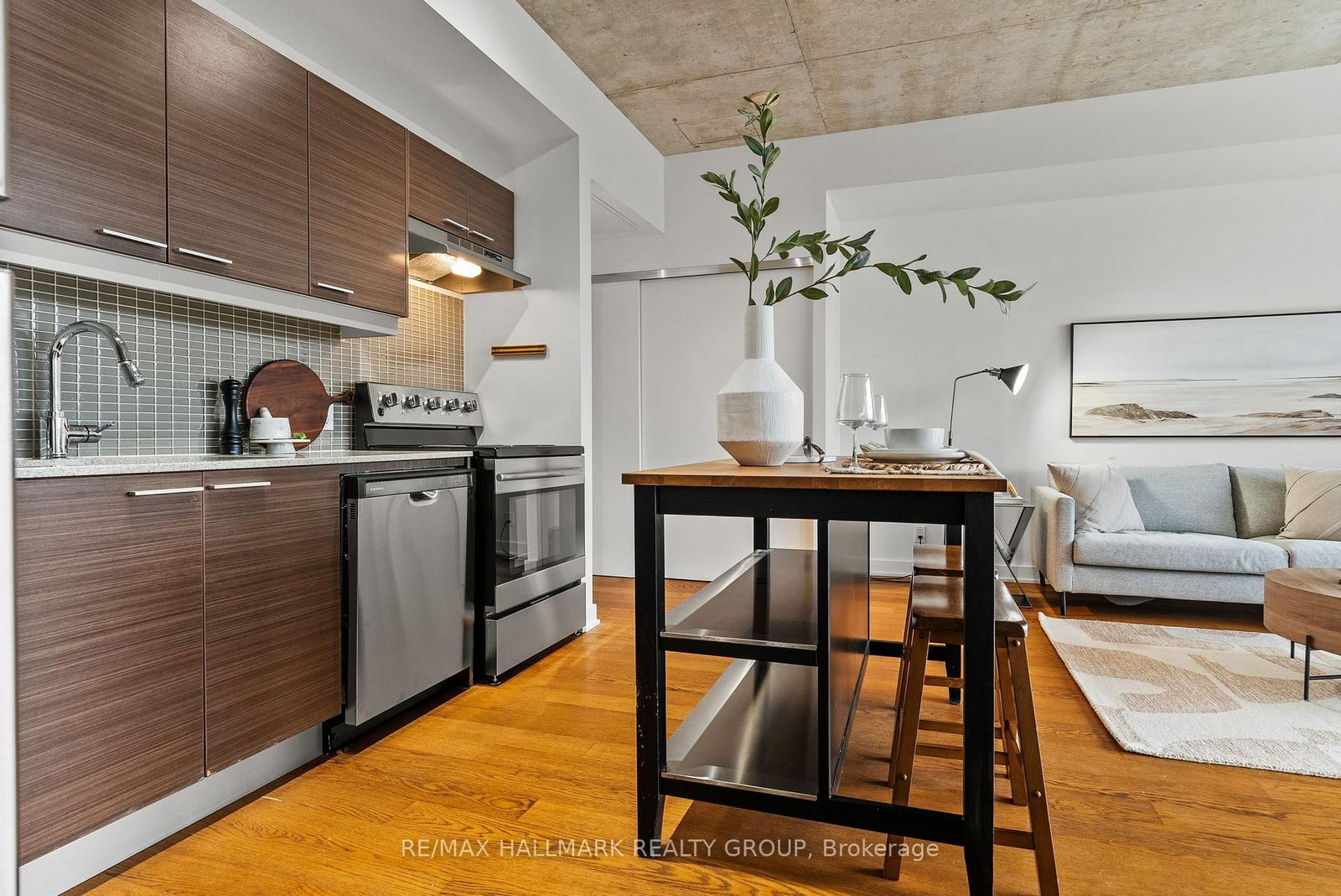 354 Gladstone Avenue, Unit 332 - Photo 6