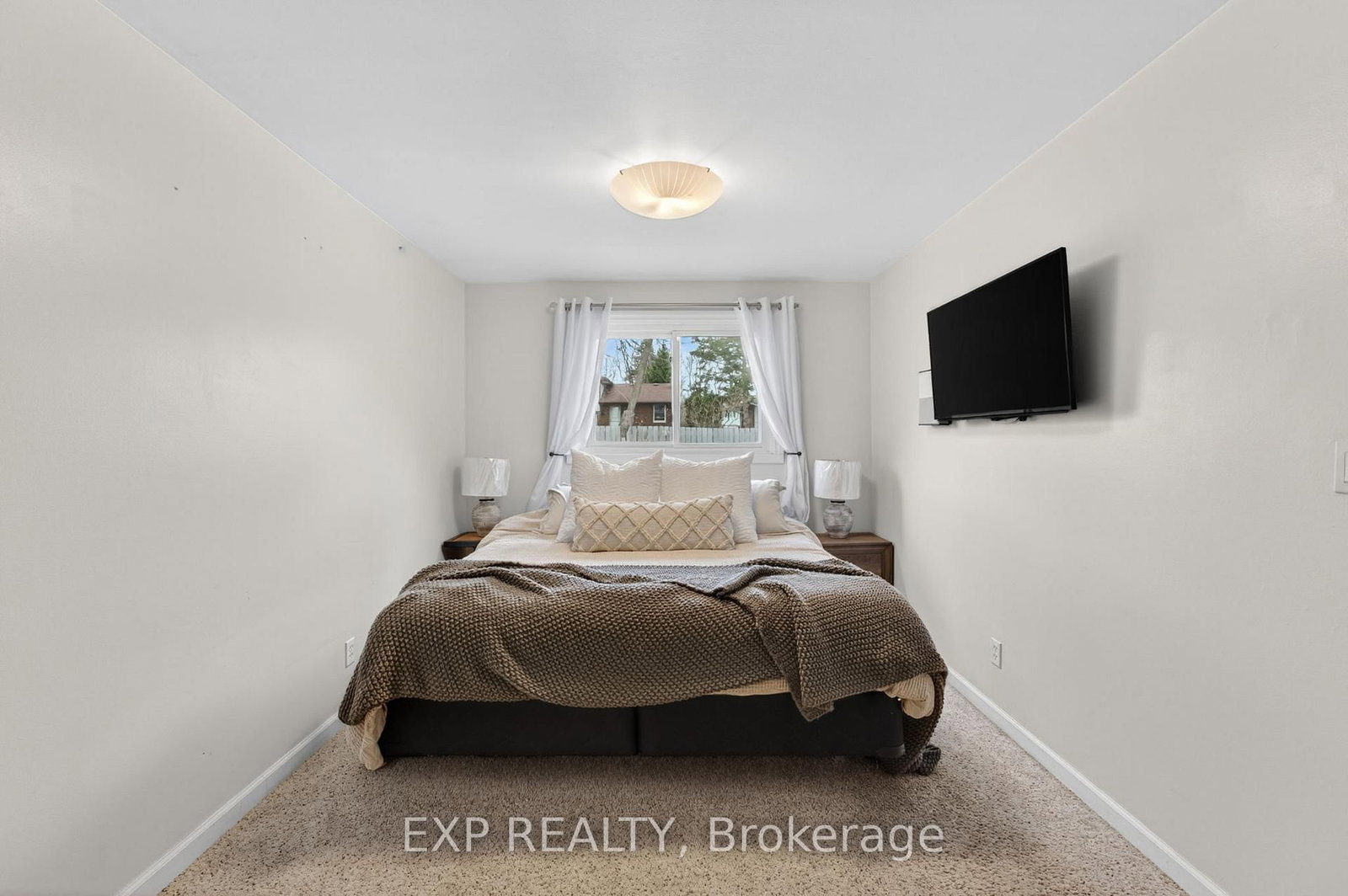 Detached House for sale at 25 Mcquade Drive, Quinte West, Ontario, K8V 2G2 - Trenton Ward - MLS: X12999866