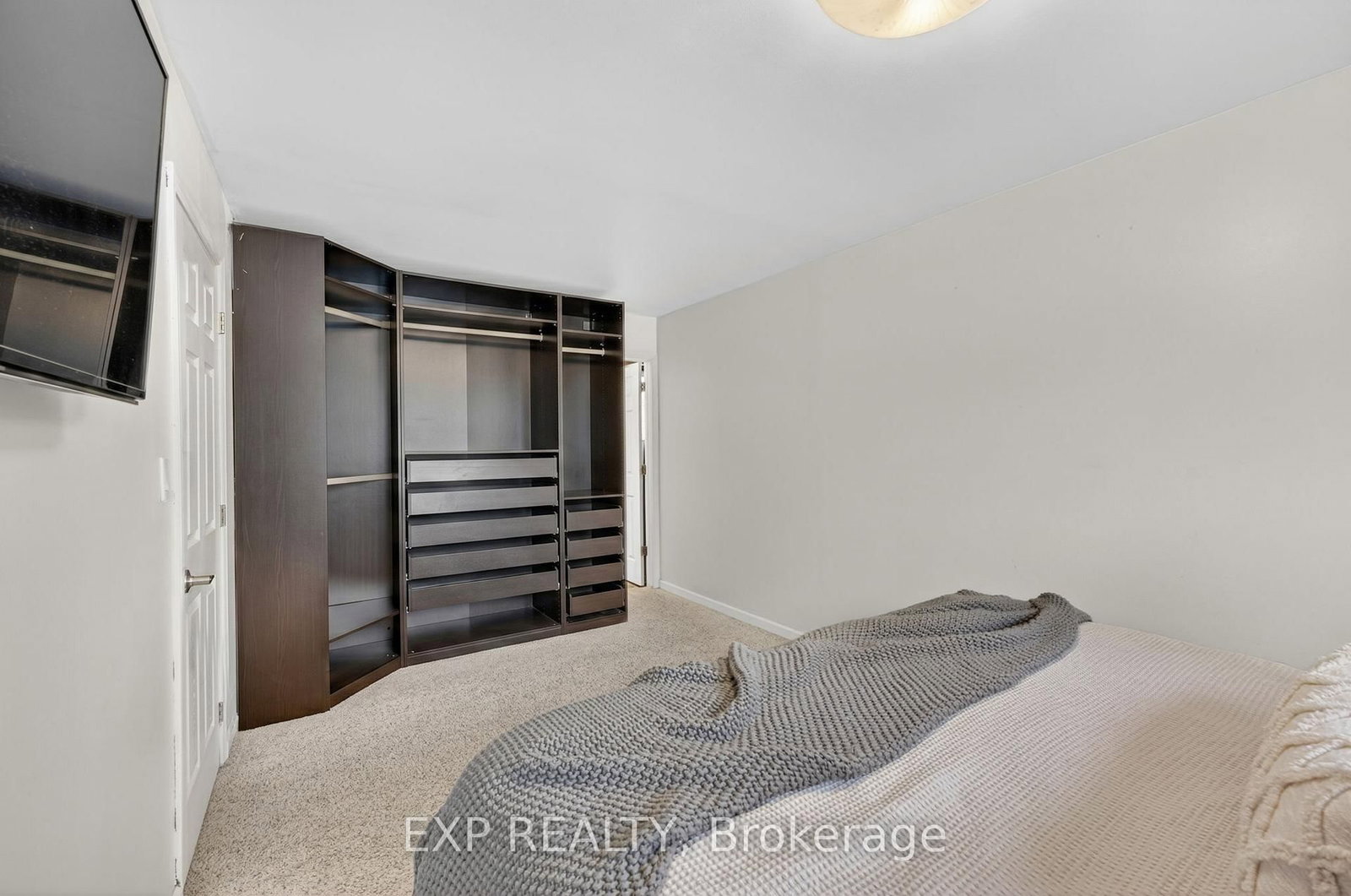 Detached House for sale at 25 Mcquade Drive, Quinte West, Ontario, K8V 2G2 - Trenton Ward - MLS: X12999866