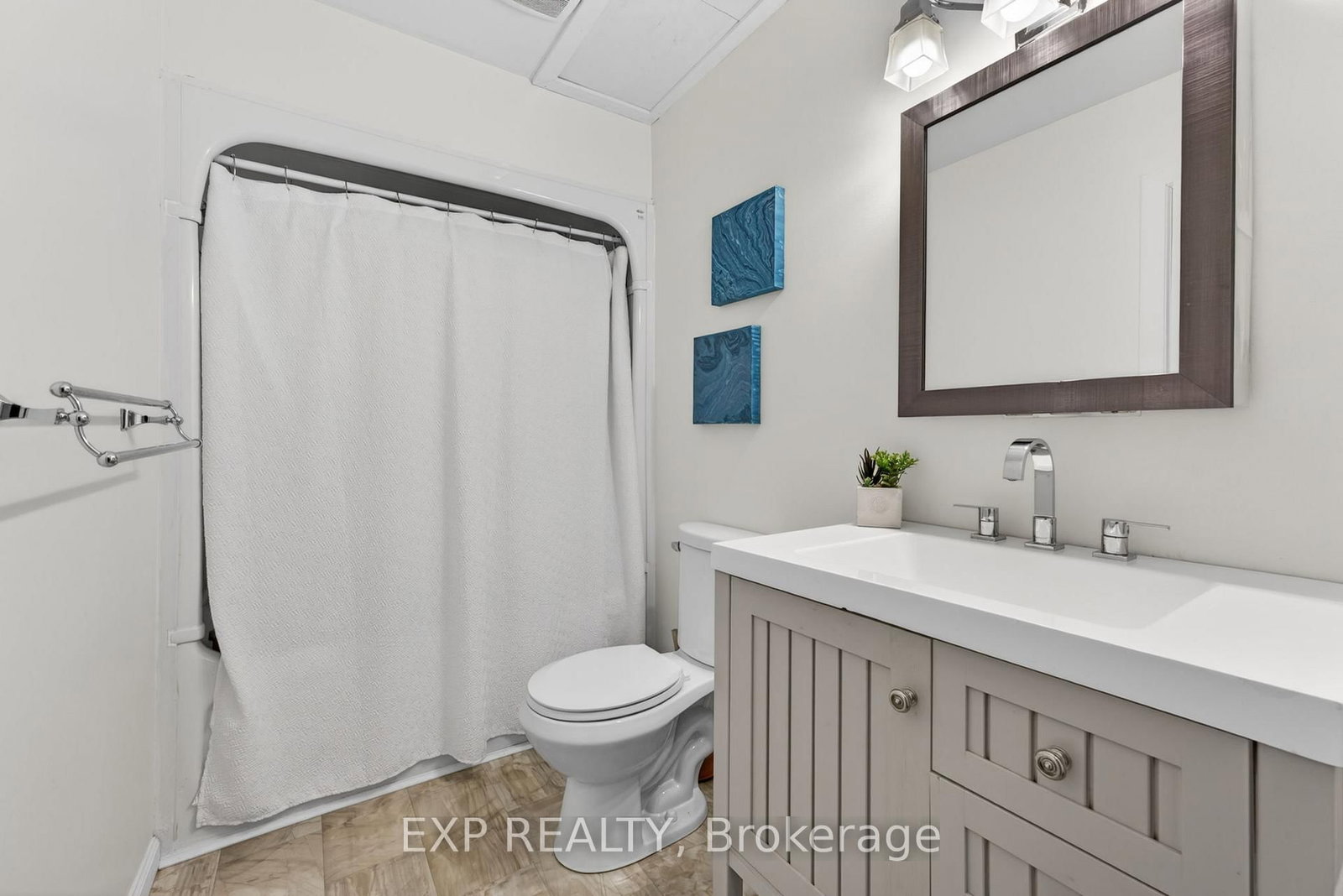 Detached House for sale at 25 Mcquade Drive, Quinte West, Ontario, K8V 2G2 - Trenton Ward - MLS: X12999866