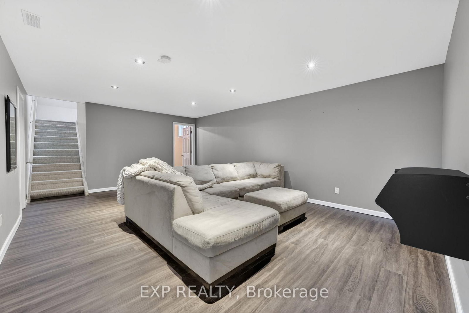 Detached House for sale at 25 Mcquade Drive, Quinte West, Ontario, K8V 2G2 - Trenton Ward - MLS: X12999866