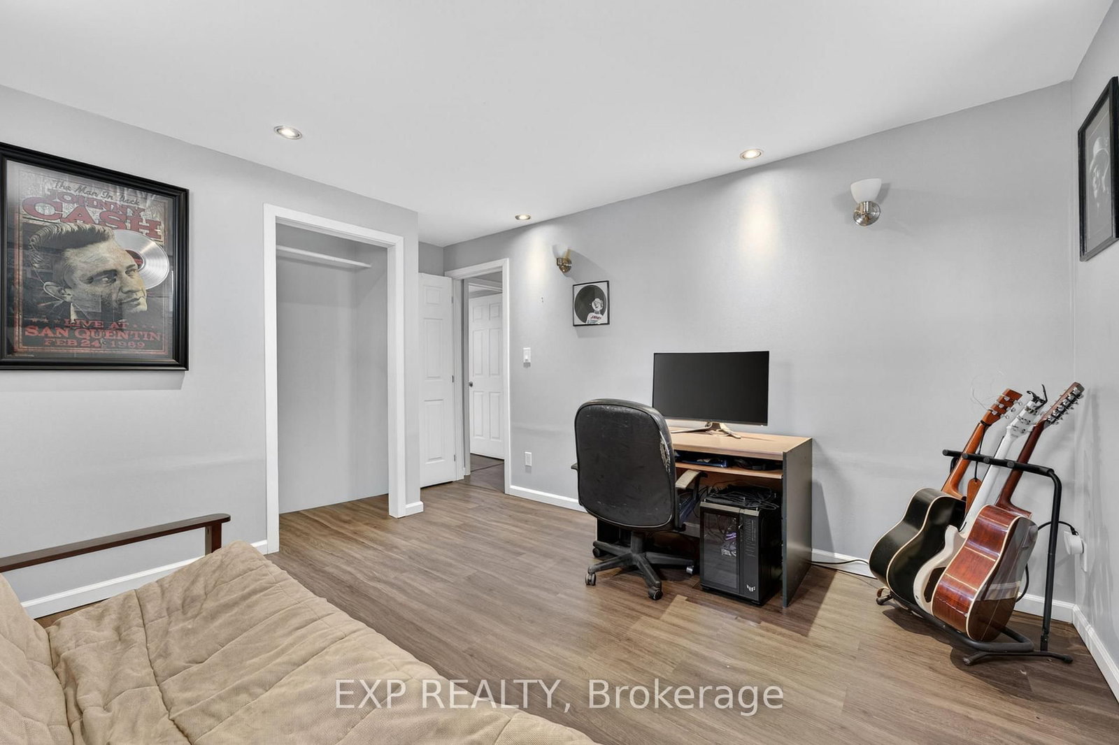 Detached House for sale at 25 Mcquade Drive, Quinte West, Ontario, K8V 2G2 - Trenton Ward - MLS: X12999866