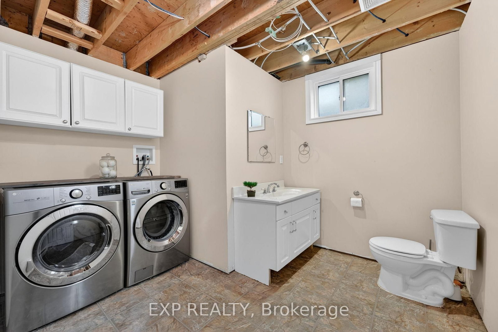 Detached House for sale at 25 Mcquade Drive, Quinte West, Ontario, K8V 2G2 - Trenton Ward - MLS: X12999866