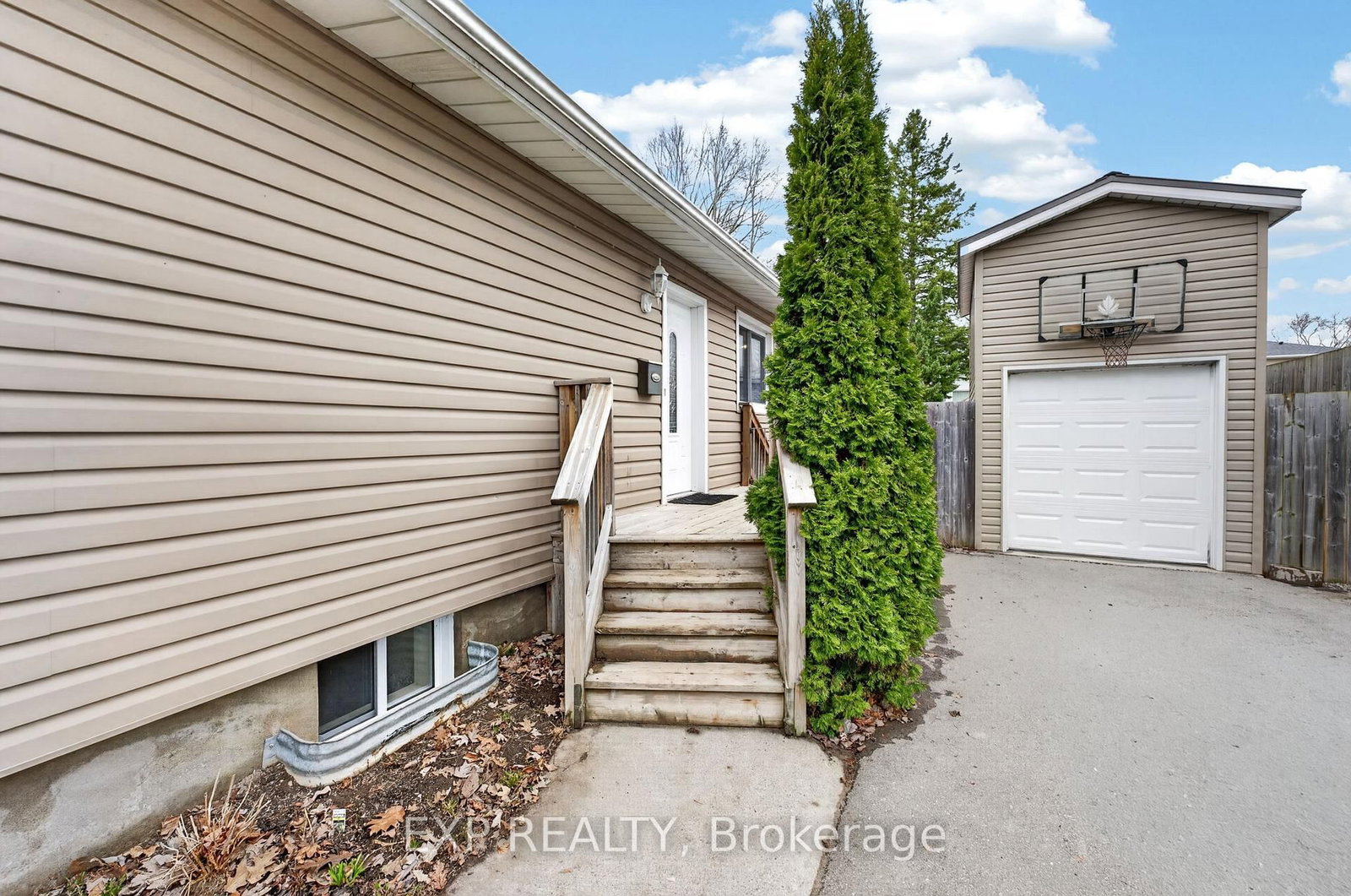 Detached House for sale at 25 Mcquade Drive, Quinte West, Ontario, K8V 2G2 - Trenton Ward - MLS: X12999866