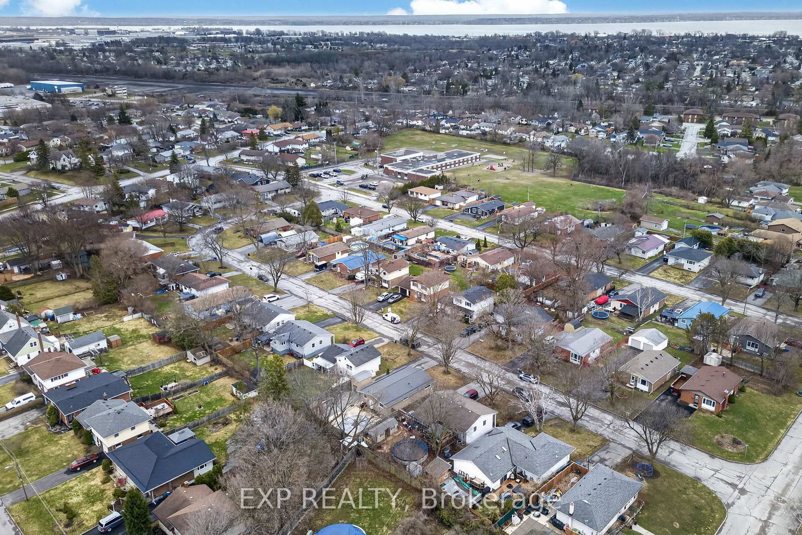 Detached House for sale at 25 Mcquade Drive, Quinte West, Ontario, K8V 2G2 - Trenton Ward - MLS: X12999866