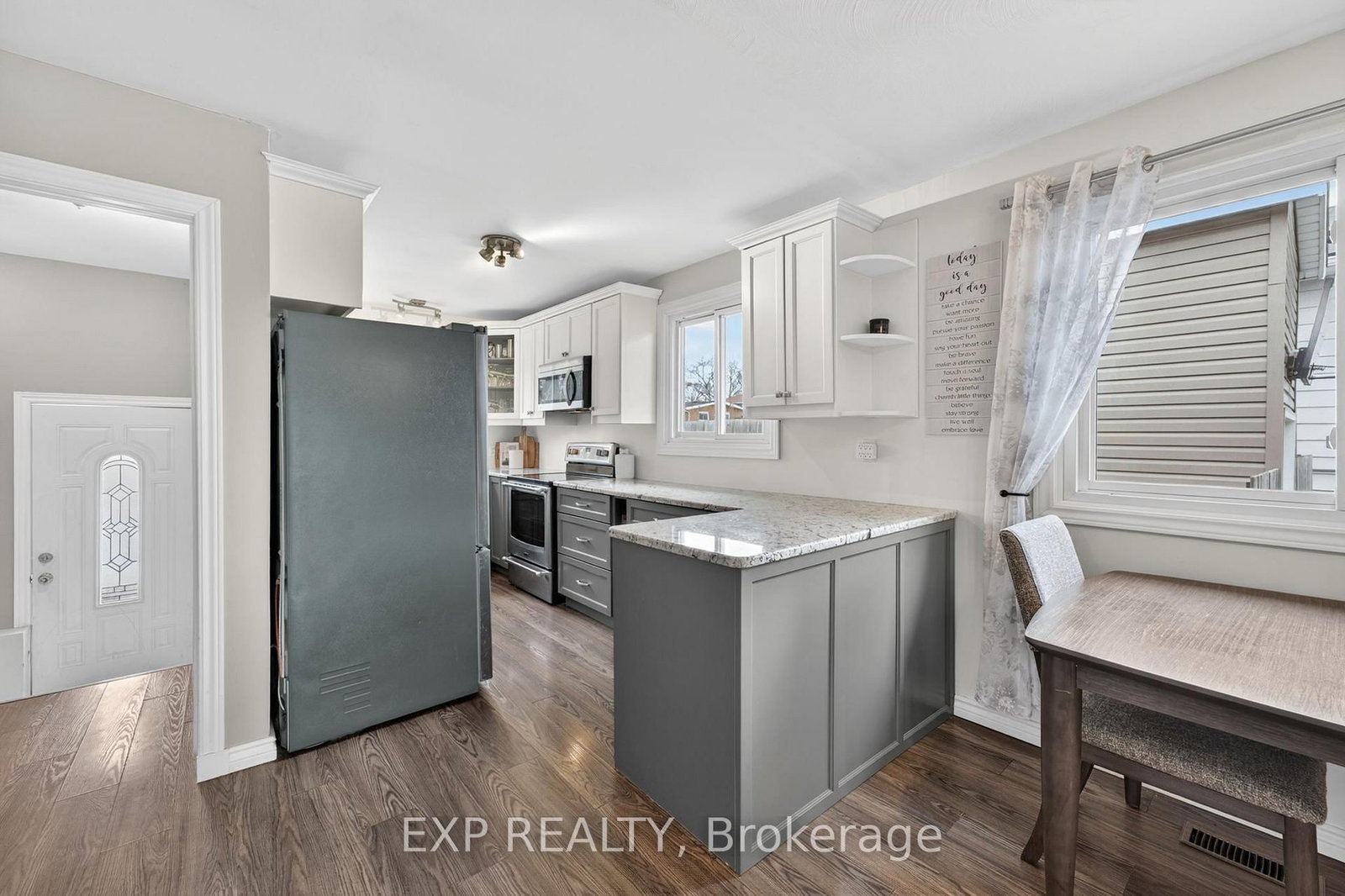 Detached House for sale at 25 Mcquade Drive, Quinte West, Ontario, K8V 2G2 - Trenton Ward - MLS: X12999866