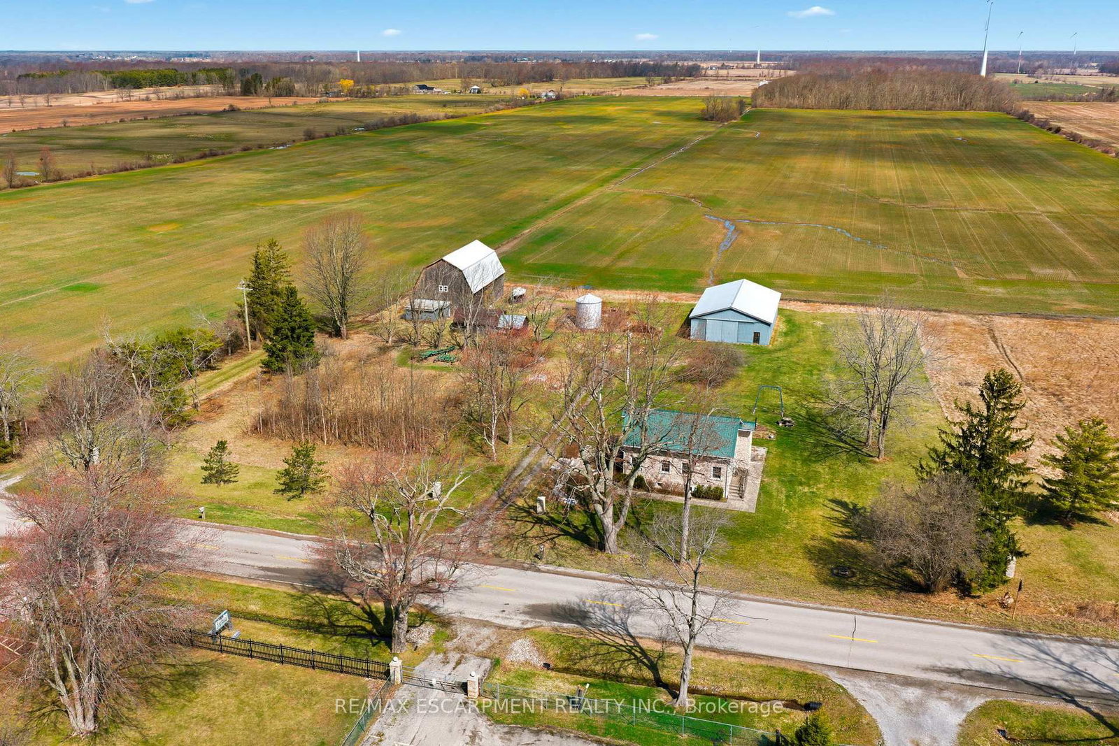 Detached House sold at 1963 North Shore Road, Haldimand, Ontario, N0A 1K0 - Dunnville - MLS: X12999948