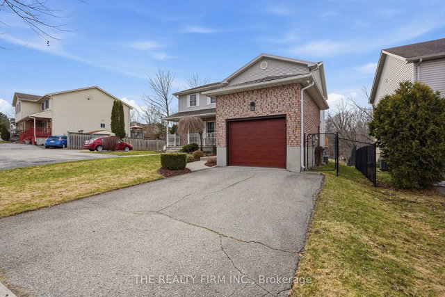 815 Deveron Crescent