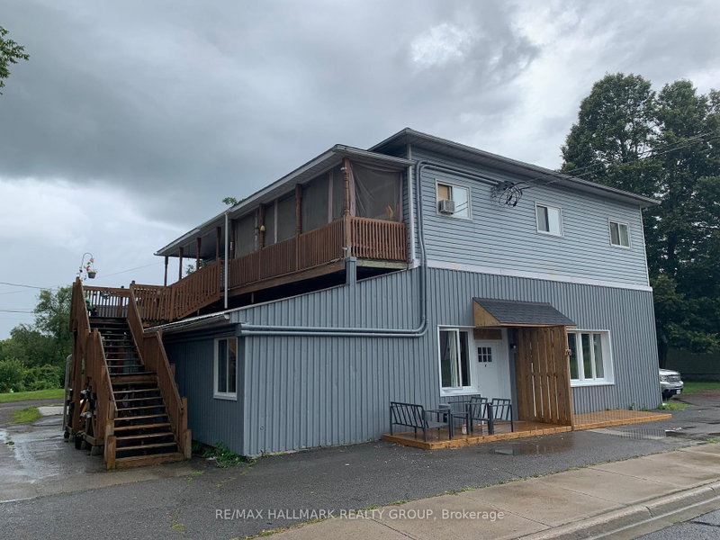 66 QUEEN St photo 3